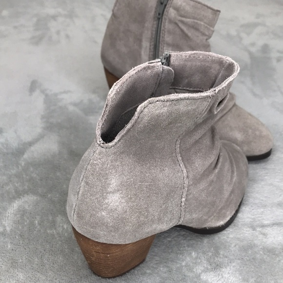 Diba Slouchy Gray Suede Heeled Booties Size 6 New - Picture 3 of 11
